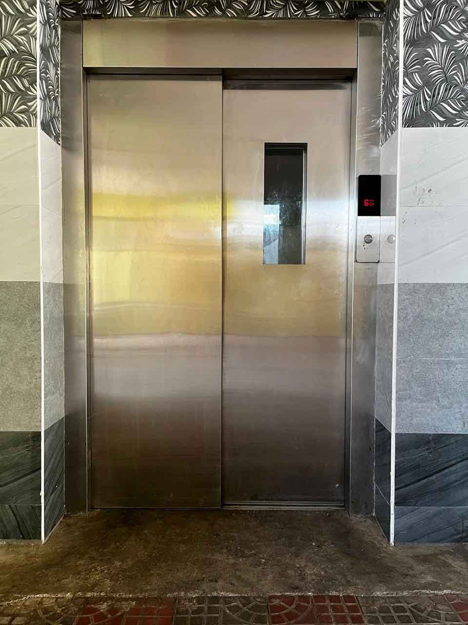 Outlook Double Ide Opening Lift SS Cabin