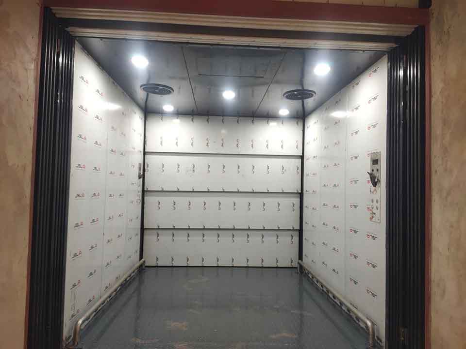 Lotte Goods Lift Inside