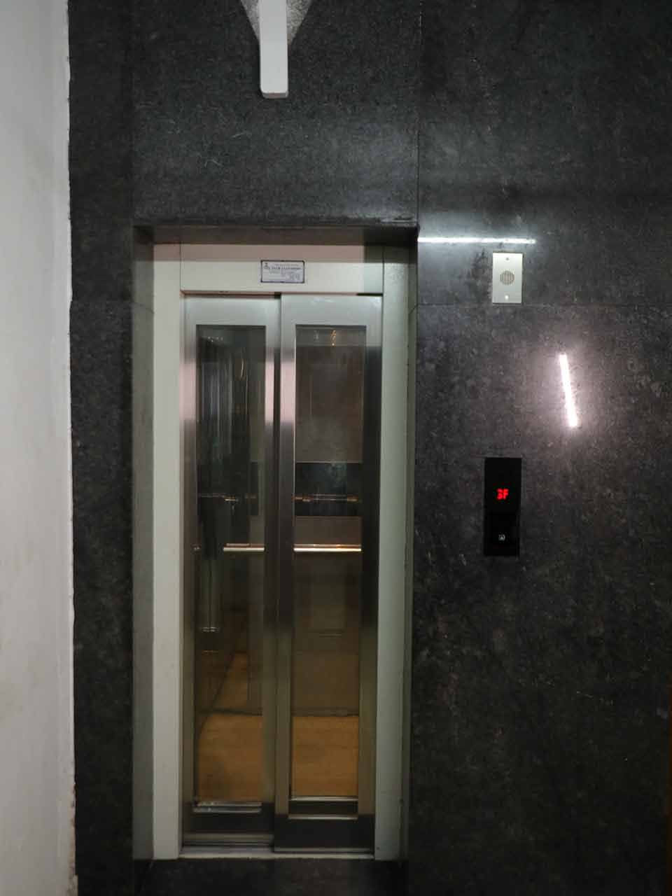 Lift Outside Mirror Finish